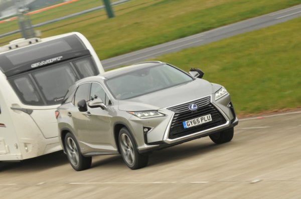 Луксозният японски SUV предлага наистина впечатляващи възможности за теглене с тези 2 тона.