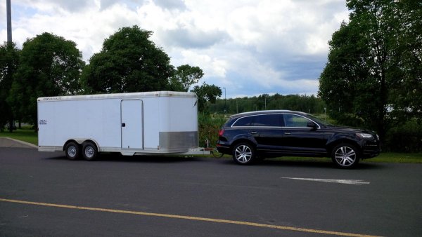 Луксозният SUV от Инголщад предлага впечатляващ показател от 2,7 тона при хибридната си версия.