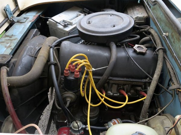 Задвижването си е останало без каквито и да било промени: 1.2-литров четирицилиндров мотор от Лада с мощност 44 киловата (60 к. с.) и 89 Нм максимален въртящ момент. Разликата между него и познатите ни в България агрегати е, че тези за износ към Западна Европа се правеха с допълнителен контрол на качеството. Скоростната кутия е ръчна, с 4 степени. 
