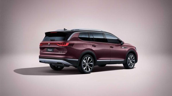 Оставаме при просторните SUV, където се намира и Talagon - модел, произведен изключително за Китай от съвместното предприятие FAW-Volkswagen. Това е автомобил, силно свързан с Atlas, с който споделя голяма част от компонентите. Той обаче е още по-голям &ndash; дължина от 5,15 метра и междуосие 2,98 метра. Предлаганите двигатели са 2.0 TSI със 186 и 220 к.с., както и 2.5 VR6 с 300 к.с. 