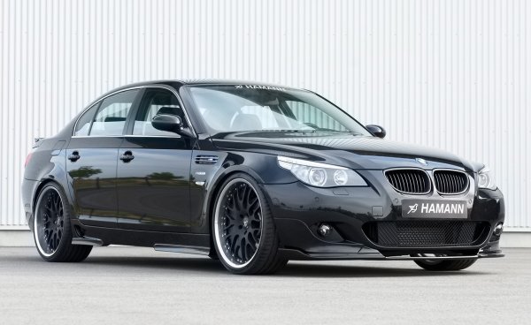 Само по себе си тогавашното BMW M5, с неговия петлитров V10 мотор, бе доста сериозна машина. Но тунинг специалистите Hamman я направиха още по-сериозна - с 610 коня максимална мощност и над 320 км/ч максимална скорост. Сам Мъск признаваше, че това е най-откачената машина, която е карал. Може би тя му е вдъхнала идеята за прословутия Ludicrous mode в Tesla Model S.
