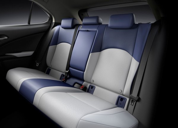 Представителите на Lexus заемат първите две места в класа, като след UX се нарежда LX с 5,8 точки. Трети е BMW X4 с 6,1.