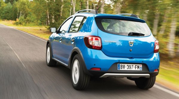 Румънският модел е на последното място в Топ 10, но като цена е убедителен лидер. Това, заедно с разход от под 4,5 л/100 км, го прави отлично предложение за много от пазарите в Европа. Задвижването на хечбека става с 0,9-литров, 3-цилиндров мотор с 90 к.с. и 135 Нм.
