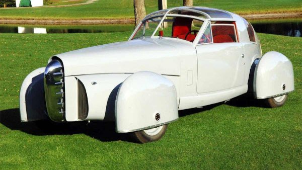 Инженери от двете страни на Океана започват да експериментират с дизайн на покриви преди войната и се връщат към опитите веднага след нея. Един от първите прототипи на бъдещата тарга може да се счита Tasco от дизайнера и инженер Гордън Бюриг.

Концепцията, очевидно вдъхновена от авиацията, още тогава включва идеята за фиксирана B-колона и подвижни елементи на покрива. Не и всичко обаче. За разлика от по-късната тарга, само двете стъклени секции над предните седалки са подвижни.

Проектът така и не стига до производство. Клиентите от Beech Aircraft Company го смятат за твърде авангарден, а и икономически не е изгоден. Идеята за частично подвижен покрив обаче е подета от други дизайнери.
