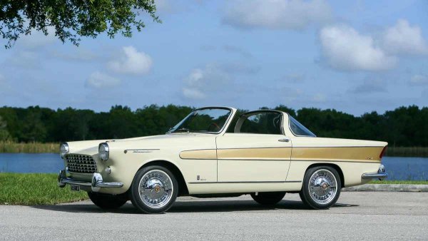 Fiat 1200 Wonderful обаче не успява да направи това за Fiat. В историята този модел остава просто като интересно преживяване, изложбен шоу-кар с "американизиран" дизайн: хром, задни перки, грациозни пропорции и панорамно предно стъкло - всичко, което се харесва зад Океана по онова време.

Отвъд впечатляващия дизайн няма нищо изключително. Wonderful е сглобен на базата на обикновен Fiat 1200 с 1,2-литров двигател и 4-степенна ръчна скоростна кутия. Колата е успешна и сполучлива, но съвсем не на нивото на BMW 2002 или Toyota Sports 800.
