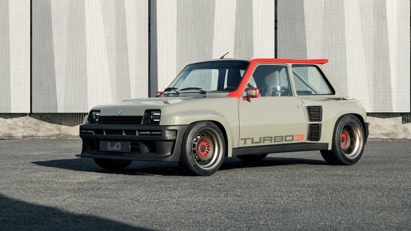 Renault 5 Turbo няма нужда от представяне. Миналата година френско-американската компания Légende Automobiles представи рестомод, който очевидно много се хареса на публиката. Тази кола не е електрическа, а 100% термична и разполага с четирицилиндров турбо-двигател с не по-малко от 400 к.с. Все още не е ясно колко бройки от този модел ще бъдат направени, както и колко ще струват. Вероятно няколстотин хиляди евро.