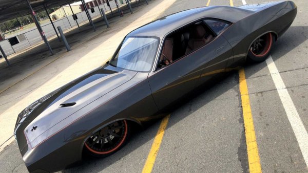 Този рестомод е дело на австралийската компания Rides by Kam и развива 2500 к.с. Този Challenger е разрешен за движение по пътищата, въпреки чудовищния 9,4-литров двигател, изработен от Stanton Racing Engines. Това задвижване изпраща цялата тази мощност към задните колела чрез специално изработена 6-степенна ръчна скоростна кутия. Интериорът е преработен, без да се нарушава оригиналният дизайн. Тапицерията е fj кафява кожа и са интегрирани алуминиеви детайли. 