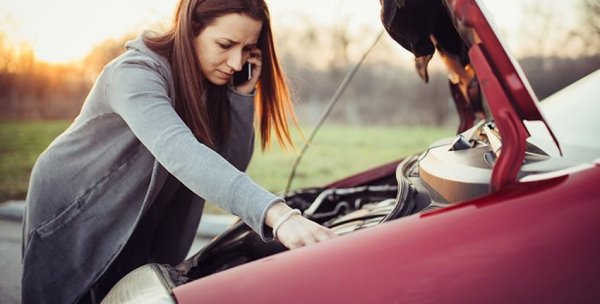 Ако двигателят ви невинаги стартира веднага след завъртането на ключа (или натискането на старт бутона), но все пак успеете на втория или третия опит, но без да чуете някой от гореописаните шумове, най-честият проблем е развалено реле на стартера.

Все пак, този симптом може да се дължи също и на проблем със запалителната система като, например, дефектни свещи. Така че е най-добре да закарате колата в сервиз и да оставите на професионалист да види какъв е реалният проблем.