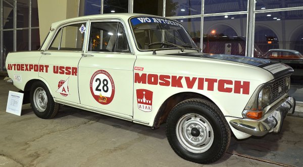 Също като германския си първообраз, и агрегатът на Москвич-412 има добър потенциал за форсиране. За целите на моторния спорт са създавани най-различни негови версии - включително с увеличен до 1.8 литра работен обем и дори с два разпределителни вала и по 4 клапана на цилиндър. Мощността при тези двигатели достига 130 конски сили - близо двойно над серийния вариант. Но и животът им, разбира се, е по-кратък. 
