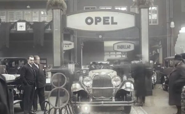 Никой модел на Opel не е по-велик от 24/110, известен като Regent. Дебютира през 1928 г. и е спрян от производство година по-късно, горе-долу по времето, когато Opel е погълнат от General Motors.

Дължината на автомобила достига 5400 мм – нещо, което Opel никога повече не достига.
Името Regent е използвано отново през 30-те години на миналия век за версия на много по-малка кола, която не може да бъде объркана с 24/110.

