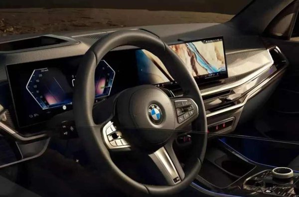 Интериорът е изработен от скъпа еко кожа със златни шевове, а името на версията е поставено върху облегалките на седалките, таблото и централния тунел.

Оборудването е богато - моделът получи въздушно окачване, комплект M-Sport и други опции. Техническият пълнеж е заводски: 3-литровият бензинов турбо двигател (380 к.с., 520 Нм) е комбиниран с осемстепенна автоматична трансмисия и задвижване на всички колела xDrive. Тиражът е 1000 бройки. В Канада и САЩ се появиха други юбилейни версии на модела.
