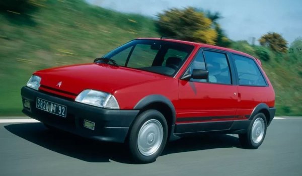 Citroen AX е пуснат на пазара през 1986 г. като достъпен компактен хечбек във версии с три и пет врати. Този малък модел е замислен само като практичен градски автомобил за тези, които търсят достъпна кола.

Ситуацията обаче се променя две години по-късно, когато е пусната по-спортната GT версия. А през 1990 г. френската компания прави крачка напред и предлага още по-драйвърска версия - AX GTi.

