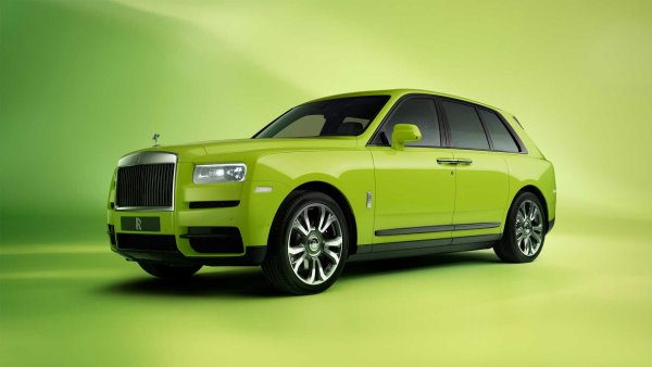 Rolls-Royce пусна Lime Green за изложението Art Basel тази година. Колекцията Inspired by Fashion Cullinan също дебютира този ярък нов нюанс в Маями заедно с няколко други цвята, но този определено е най-смелият от всички