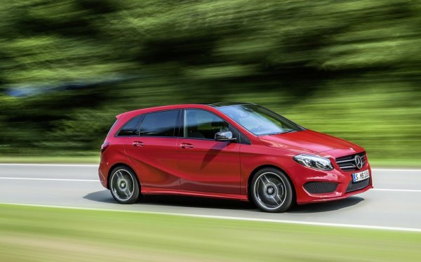 Среден процент проблеми: 11,1%
Среден пробег: 91,000 км

Тук важи казаното и за А-класата - посредствено първо поколение, после смяна на концепцията през 2011 и доста по-надеждно второ поколение (W246). Тук имаше сервизни акции за кормилната уредба, въздушните възглавници, обтегача на ангренажната верига и коланите. Важно е да се отбележи, че това е една от най-предпочитаните коли от пенсионерите в Германия. Тоест шансът да попаднете на машина, "карана от една баба само в събота и неделя", е относително реален.
