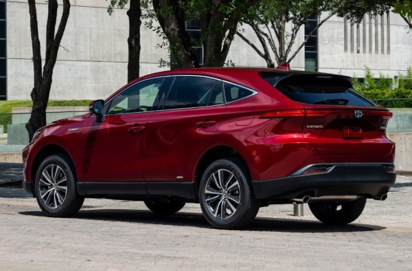 През 2020 г. Venza беше възродена като аналог на Harrier. Настоящата моделна година ще бъде последната за SUV. През 2021 г. са продадени 61 718 копия в Щатите, Канада и Китай. Година по-късно продажбите спаднаха до 33 683 бройки, а от януари до септември 2023 г. бяха продадени само 22 087 единици.
