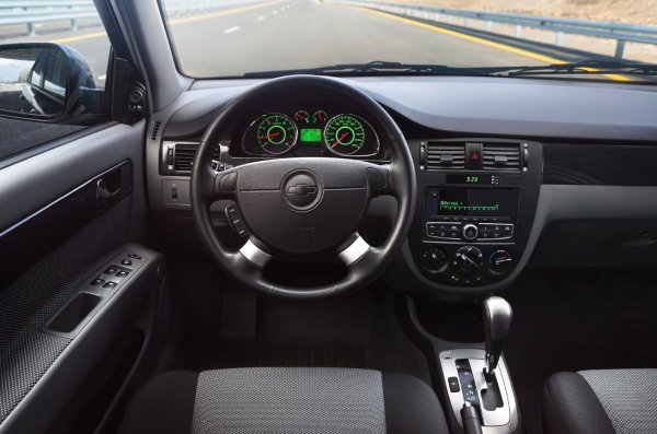 Сега седанът е оборудван с 1,5-литров двигател със 106 к.с., съчетан с ръчна или автоматична скоростна кутия. Има само един вариант на оборудване - L-Style, който включва климатик, отопляеми предни седалки и предно стъкло, електрически люк, две въздушни възглавници и антиблокираща спирачна система.
