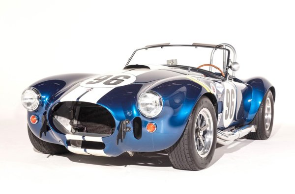 В момента се продава се 57-годишна спортна кола, принадлежала на президента на Ford - Джим Фарли. Този автомобил е каран лично от създателя си Карол Шелби, както и от други много известни личности.