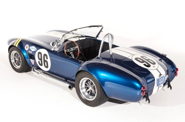 Произведени само само 998 бройки от модела, като 343 от тях са със специални спираловидни пружини. И този е един от тях. Под капака му е ревизиран V8 двигател, като първоначално това е била спортна кола, но по-късно е модифицирана за каране само на писта.