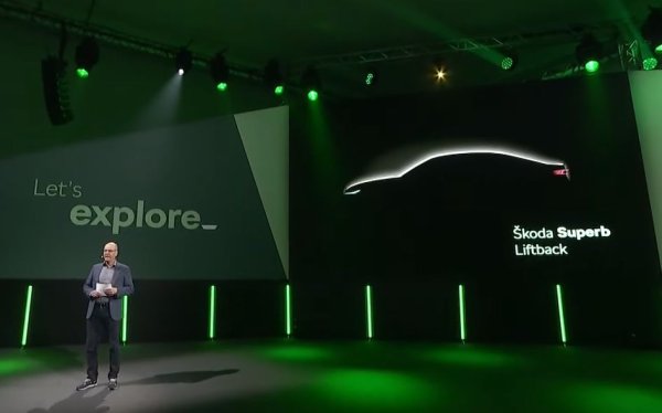 През 2023 излиза фейслифт за Kamiq и Scala, но първата сериозна новост ще дойде наесен с дебюта на четвъртото поколение на Skoda Superb. Флагманът ще продължи да споделя платформа и компоненти с VW Passat, но водеща роля в развитието и на двата модела вече има Skoda. Новият Superb, чийто силует бе показан снощи, ще се предлага като лифтбек и като комби. 
