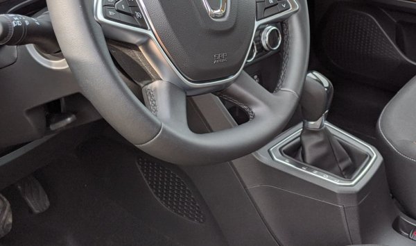 25 200 лева е най-скъпото Sandero с турбомотор TCe с 90 конски сили в съчетание с автоматична вариаторна трансмисия (CVT), и в по-високото ниво на оборудване Comfort.
