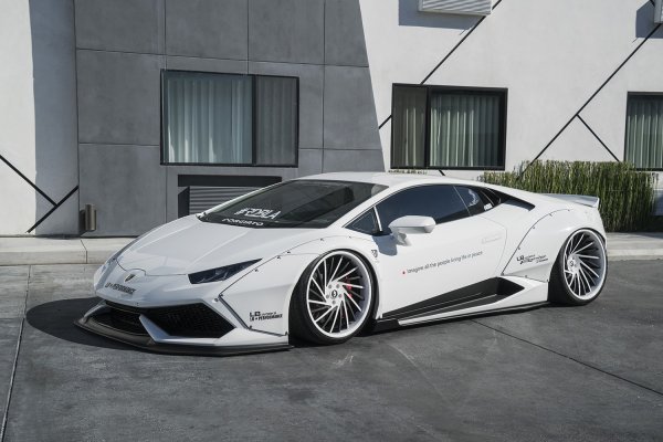 Huracan с панели на Liberty Walk показа новите колела на Forgiato