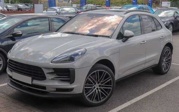 Първият SUV на Porsche - Cayenne - никога не е бил еталон за надеждност. Но вторият се представя далеч по-добре, при среден пробег 44 000 км. 
