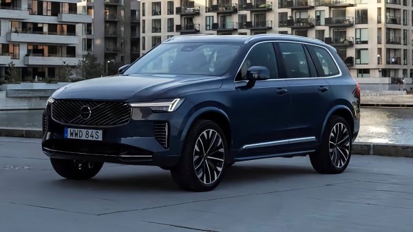 Благодарение на сделката между Монтерей и Volvo, Рамос пътува из страната на ацтеките с Volvo XC90. Има на разположение три варианта: два хибрида с бензинов двигател, B5 и B6, и T8, който еPHEV с пробег от 70 км само на ток, който развива 392 к.с. Рамос обича скоростта. Заслужава да се отбележи, че автомобилът има седем места, за да побере семейството му.
