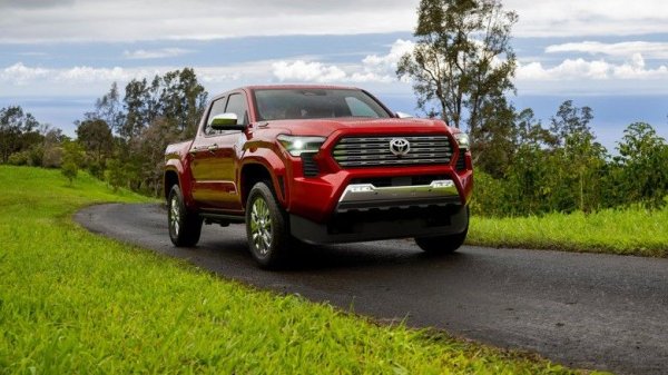 Една от изненадите в списъка, защото при появата си на пазара Tacoma беше номер едно в своя сегмент, а освен това е и един от най-продаваните пикапи от среден клас на американския пазар, което показва, че се харесва на потребителите. Проблемът е, че моделът претърпя три сервизни акции, а и като цяло този сегмент не се слави с най-надеждните автомобили.