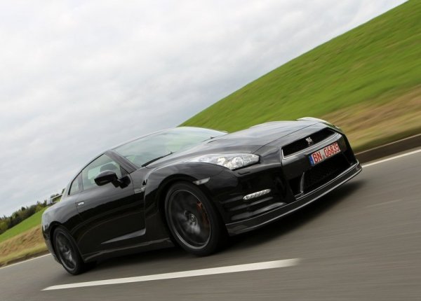 <p><strong>Топ 10 на най-скъпите за поддръжка коли</strong><br /><br />10. Nissan GT-R<br /><br />> Разходи за период от 5 години: $117,892<br />> Цена като нов: $91,830<br />> Среден разход на гориво: 12.4 л/100 км.</p>