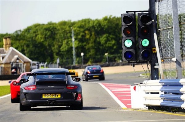Кадри от конкурса Britain&rsquo;s Best Driver&rsquo;s Car 2010 на Аutocar. Победител е Porsche 911 GT3 RS.