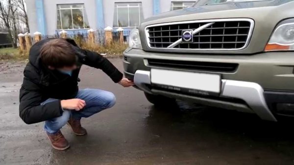 Това е един навик, който малко шофьори имат. Задължително преди тръгване трябва да се направи една обиколка на автомобила, която не отнема време. Няма значение дали става въпрос за потегляне на дълъг път или за кратко пътуване до работното място &ndash; подобен оглед е задължителен, като трябва да се обърне внимание на състоянието на колелата, на арките над тях и на решетката на радиатора.

През зимата винаги почиствайте стъклата и светлините, като не забравяйте да премахнете снега от покрива. При спиране той може да се плъзне върху предното стъкло и да блокира погледа ви.