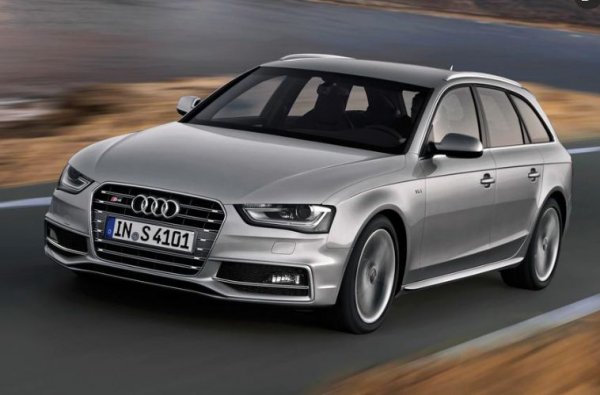 Петото поколение на Audi S4 (поколение В8) е последният модел в гамата спортни комбита, предлаган с механична скоростна кутия. Моделът се задържа на конвейера в продължение на 8 години, като вместо атмосферния 4,2-литров V8 мотор под капака му е поставен 3,0-литров V6 с механичен компресор. Двигателят развива 333 к.с. и позволява ускорение от 0 до 100 км/ч за 5,2 секунди при варианта с механични скорости.