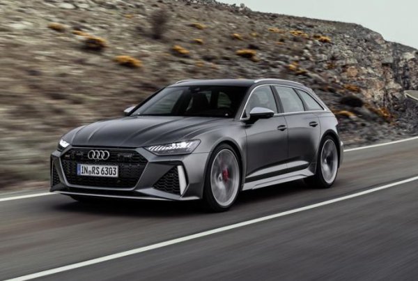 Флагманът на комбитата на Audi е представеното преди 2 седмици RS6 Avant, което също не избегна електрификацията. Четвъртото поколение на RS6 също е "умерен хибрид", като 4,0-литровият турбомотор получава помощ от 48-волтов стартер-генератор. Мощността на "базовата" версия е увеличена до 600 к.с. и 800 Нм въртящ момент, като ускорение от 0 до 100 км/ч отнема 3,6 секунди, а максималната скорост е 305 км/ч.
