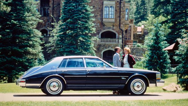 Американските производители правят какво ли не в опитите си за намаляване на разхода на гориво при V8 двигателите. Така, в рамките на снижаване на средния разход на цялата гама мотори, през 1981 г. Cadillac поставя на модела си Seville 6,0-литров двигател V8-6-4 (L62) с мощност 140 к.с. и система за изключване на два или четири цилиндъра при ниско натоварване. 
Проблемът е, че контролираща системата по това време електроника допълнително "спира" двигателя. Автоматично тя деактивира 2 или 4 от цилиндрите, без да има нужда от това, като понякога дори се стига до изключване на мотора. От Cadillac нареждат на дилърите си направо да деактивират системата, преди да предадат автомобила на клиента, и се отказват за цели 20 години от използването на тази технология.