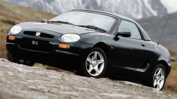 Британският роудстър със задно предаване и средно разположен двигател се произвежда от 1995 до 2011 г., като е една от звездите на британския пазар по това време. Той е лек, достъпен като цена и предлага отлична управляемост, заради което е сочен като конкурент на Mazda MX-5 и BMW Z3. Продава се добре, но качеството и надеждността му са ужасни.
1.8-литровият мотор с 16 клапана е монтиран с години на други модели, без да създава особени ядове, но тук, вероятно заради централното разположение, той е една постоянна беда - дефектни гарнитури, охлаждане, в което се образуват въздушни "тапи", и още ред повреди, които неспасяемо увреждат репутацията на колата. 

