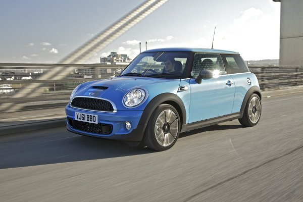 MINI Cooper S Bayswater - класическият разбойник