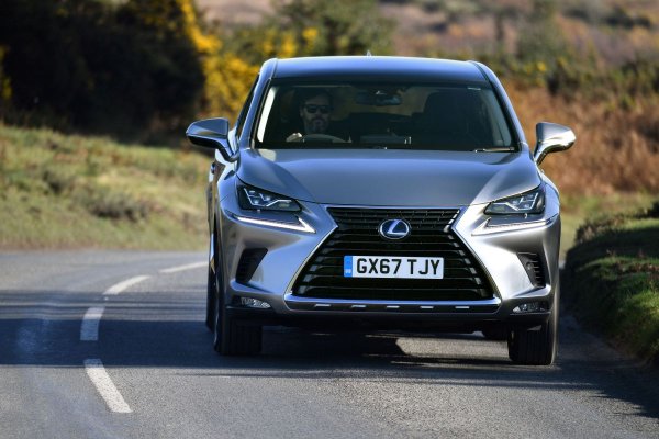 1. Lexus NX (2014-2021) &ndash; 99,8%

Ако искате надежден семеен SUV, има една марка, която трябва да е начело в списъка ви. Хибридният NX на Lexus заема първите две места тук с почти перфектни показатели за надеждност. Само 2% от NX от предишното поколение са претърпели повреди (най-често в електрическата система) и всички проблеми са разрешени за един ден или по-малко. 

2. Lexus NX (2021-настояще) &ndash; 99,4% 

3: Lexus UX (2019-настояще) &ndash; 99,3%