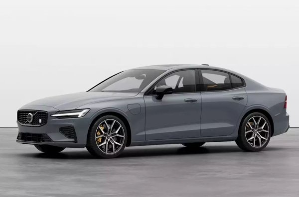 Голяма грешка е да се мисли, че сред съвременните Volvo няма наистина бързи модели. Обърнете внимание на този плъг-ин хибрид: мощност от 455 к.с. и 709 Нм въртящ момент се получават от комбинация от 2,0-литров двигател с вътрешно горене с турбо (310 к.с.) и електродвигател със 145 конски сили на задната ос. T8 ускорява до 100 км/ч за 4,6 секунди, но максималната му скорост е ограничена до 180 км/ч.
