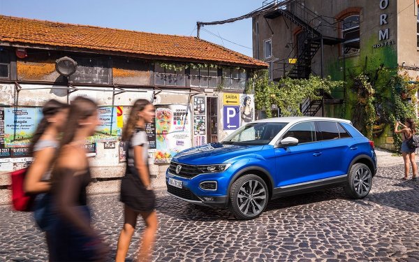 Нещата са малко по-добре с надеждността на германския кросоувър Volkswagen T-Roc. В проучването всеки десети шофьор се оплаква от технически проблеми - по-конкретно със спирачките, навигацията и информационно-развлекателната система. В повечето случаи отстраняване на проблема отнема не повече от един ден.
