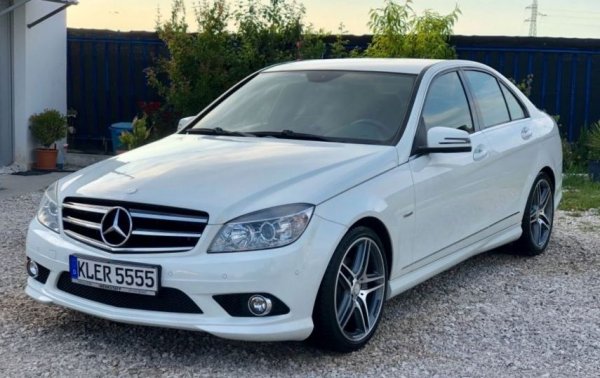 Въпреки възхода на А4, най-популярният "премиум" в България си остава С-класата на Mercedes. И тук продажбите на нови автомобили вървят слабо (30 бройки), подяждани от толкова търсения GLC. Но при употребяваните С-класата доминира. 
