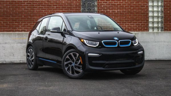 BMW i3 е най-популярният електромобил у нас през 2020 година, с 84 регистрации, от които обаче само 26 са на нови автомобили. 
През 2020 в България са регистрирани 11 Tesla Model X и 21 Tesla Model S. 
