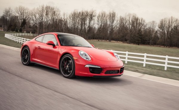 Процент повреди: 5,6%
Среден пробег: 65,000 км

Поколението 991 на Porsche е по-масово в Германия от Toyota RAV4 или Honda CR-V. По абсолютно всички показатели 10-годишното 911 попада в тъмнозелената зона на TUV. Разбира се, трябва да имате предвид и някои особености при този модел: първо, най-ниския среден пробег от всички изследвани автомобили; и второ, факта, че машини като 911 обикновено се радват на внимателна поддръжка без пестене на средства. 
