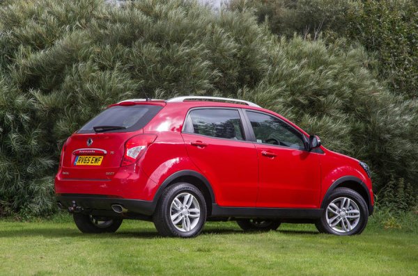 Дизелът на свой ред е оборудван с капризна горивна система Delphi, която при зареждане с некачаствено гориво изважда от строя инжекторите. 

Сред проблемите на корейския модел се посочват още изпускателната система, автоматичната скоростна кутия BTR DSI-6 M11, „протичащата“ система за задвижване на четирте колела, слабите детайли от окачването и евтината пластмаса в салона.