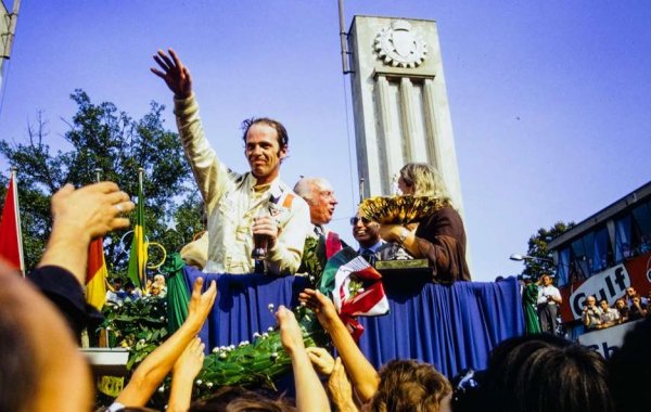 Майк Хелууд и Питър Гетин трябвало по-скоро да се борят за финал, тъй като стартирали съответно 17- и 11-и. Но след като напреднал по време на надпреварата, Гетин изведнъж се оказал насред челната петица. А на финалната права успял да се измъкне от групата и да победи, взимайки най-скромния аванс в историята на Ф! – 0,01 секунди.

Всички 5 най-бързи болида на финала били с разлика от едва 0,61 сек. Това е единственото върхово постижение на Гетин, чието най-добро класиране след това е 6-о място.