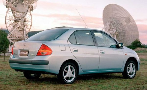 Първото, което му идва на ума на човек, когато чуе &bdquo;хибриден автомобил&ldquo;, е Prius. Именно този модел на Toyota, представен още през 1997 години, създава сегмента на бензиново-електрическите екологични машини. 

Сега на пазара е четвъртото поколение на модела, което е не само най-продаваното, но и най-ефективното и най-икономичното с разход на гориво от 4,1 л/100 км,  изчислено по цикъла WLTP.