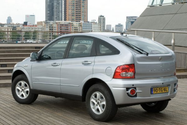 В наши дни купеобразните кросоувъри са част от гамата на много производители. Мнозина считат, че BMW е първата компания, предложила такъв модел &ndash; X6, на пазара, но това не е така. 

През 2007 г. корейската фирма SsangYong пуска своя Actyon, който представлява всъдеход на рама с изключваща се система 4х4, цял заден мост и понижаващи предавки. Баварското X6 е представено година по-късно от корееца.