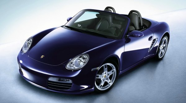 Много хора са отблъснали от дизайна и особено от светлините на по-стария Boxster. Второто поколение на модела решава този проблем, а и се е обезценило до степен да струва почти толкова. Във всеки случаи обявите в Америка връщат немалко резултати за под 10,000 долара. В Германия средната цена на употребявани Boxster втора генерация е доста по-висока - около 25,000 евро. Но и това не е много за толкова способен автомобил. 
