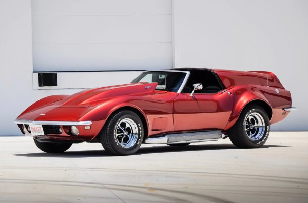 Американският спортен автомобил през 1968 г. се превърна в комби с три врати с подвижен покрив и мощен двигател. Няколко години след пускането на оригиналната кола, барабанистът на рок-група, чиято самоличност не се разкрива, е поискал от тунинг-ателието Ecklers да адаптира колата за транспортиране на концертно оборудване. Спортната кола се е сдобила не само с по-обемен багажник, но и с разширения на калниците и нов капак. 