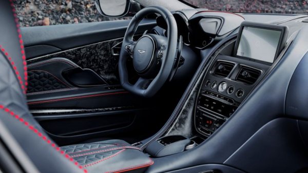 Тук летвата е поставена малко над половин милион лева, но въпреки това спадът в продажбите е по-умерен, отколкото при по-евтиния DB11. През 2020 резултатът е бил 52 коли. 

