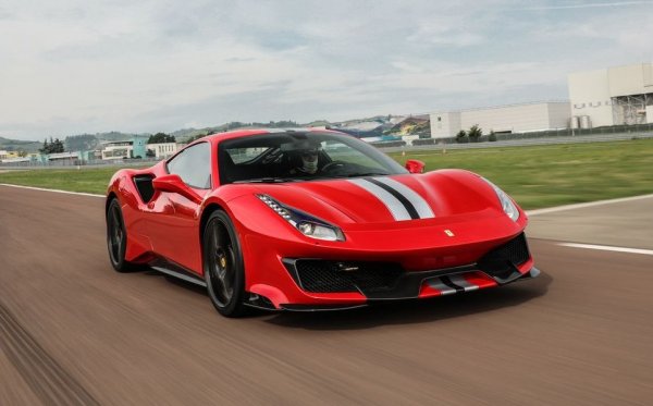 Моделът вече не е в първа младост, а и цената опасно доближава 600 000 лева. Това, както и появата на два вътрешни конкурента от Маранело, обяснява спада спрямо януари-февруари 2020, когато продажбите бяха 207. 
